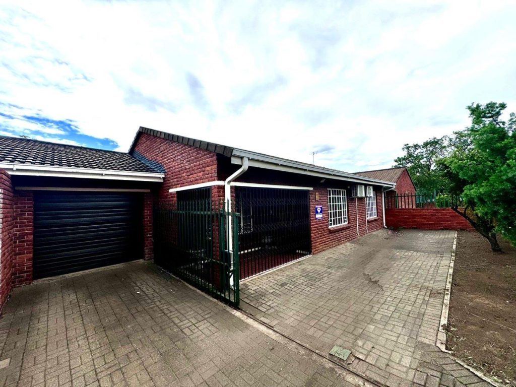 3 Bedroom Townhouse to Rent in Newcastle Central