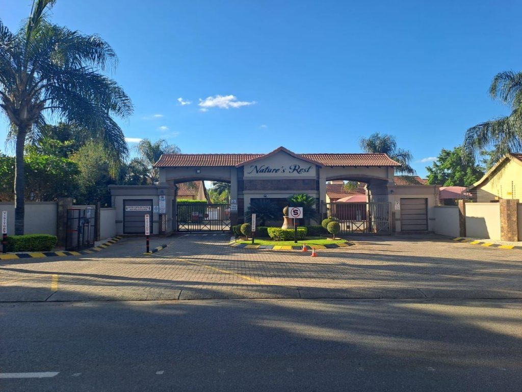 2 Bedroom Townhouse to Rent in Waterval East
