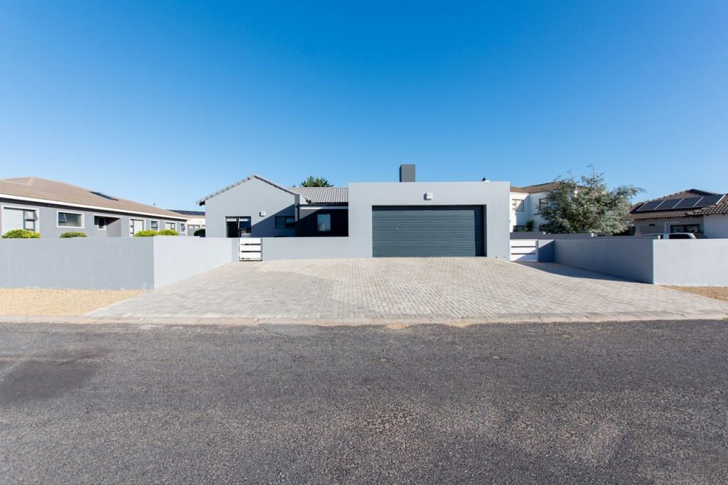 3 Bedroom House For Sale in Country Club