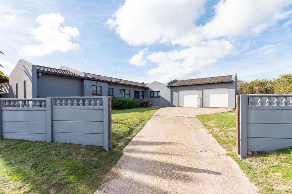 4 Bedroom House For Sale in Parkersdorp