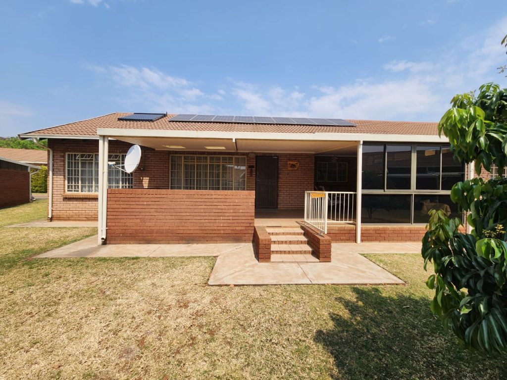 2 Bedroom House for Sale in Montana Park