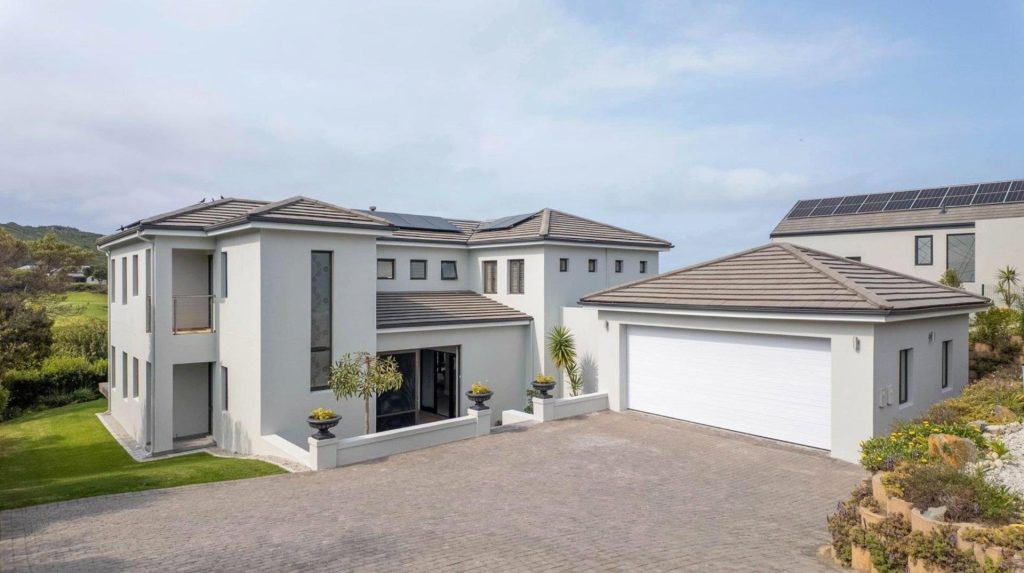 4 Bedroom House for Sale in Pezula Golf Estate