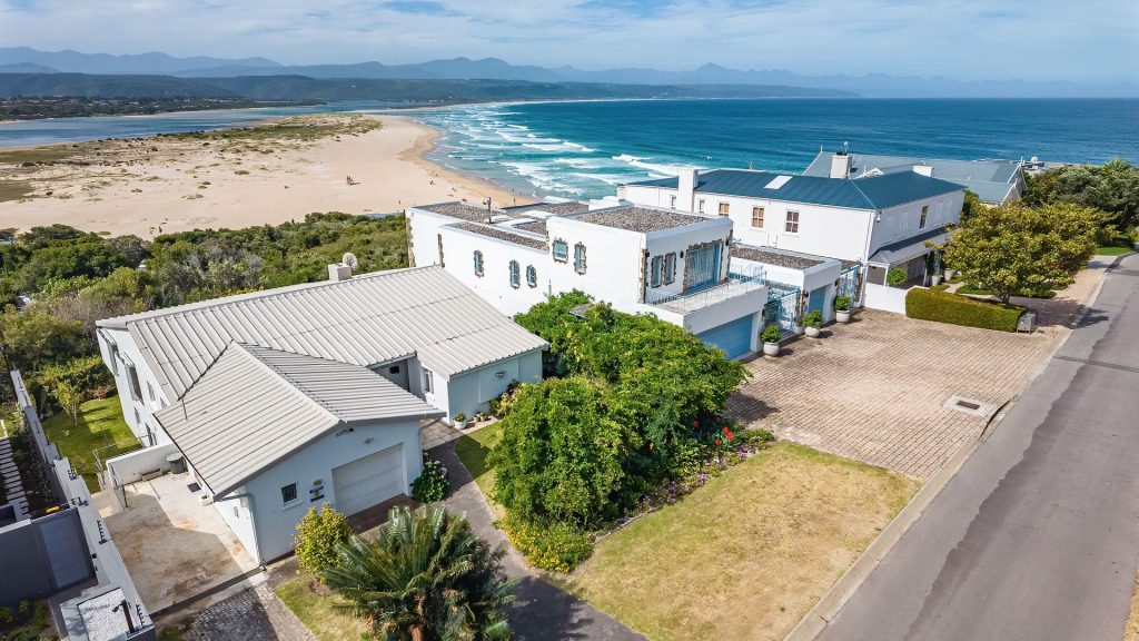 4 Bedroom House for Sale in Plettenberg Bay Central