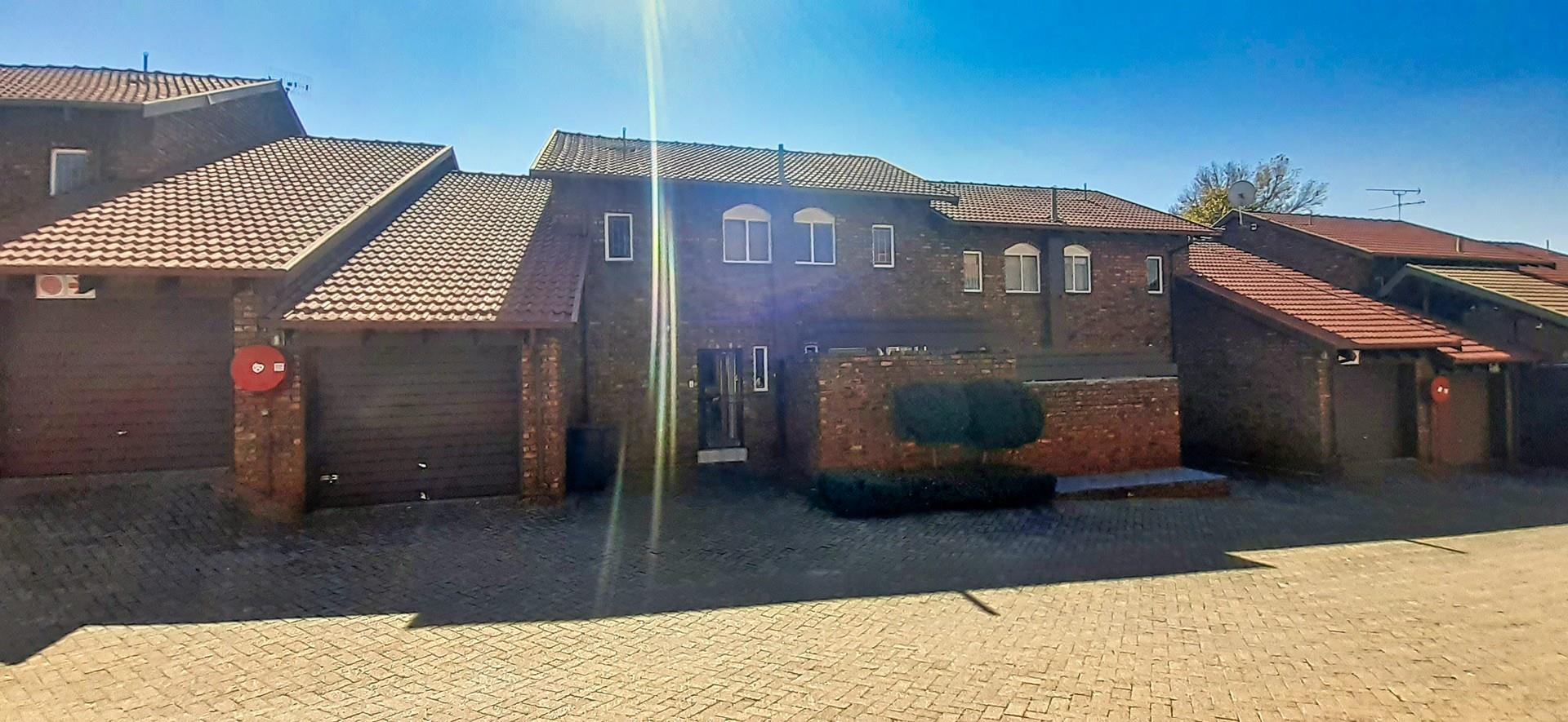 3 Bedroom Townhouse to Rent in Monument Park