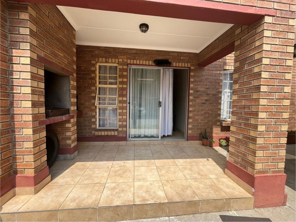 3 Bedroom Apartment / Flat to Rent in Waterval East