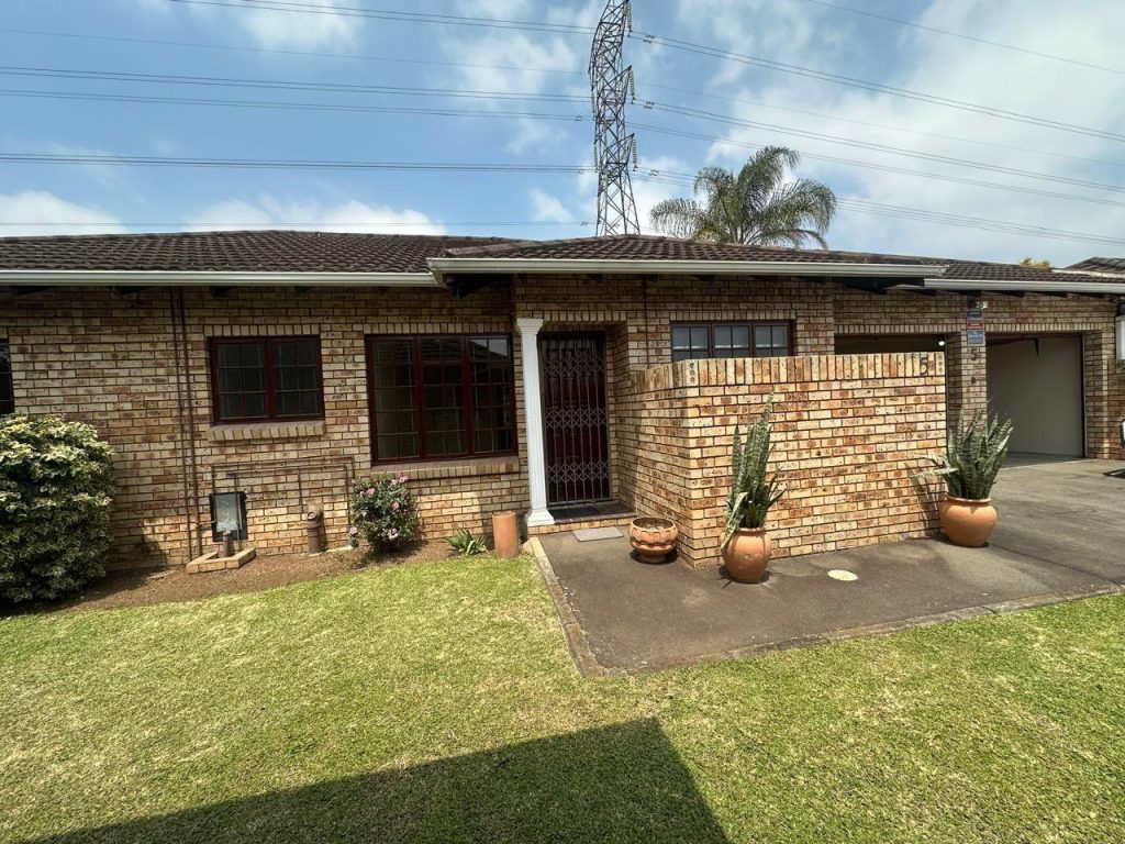 3 Bedroom Townhouse to Rent in Hayfields