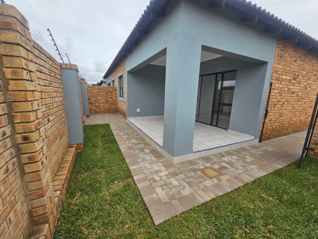 2 Bedroom Townhouse for Sale in Brackendowns