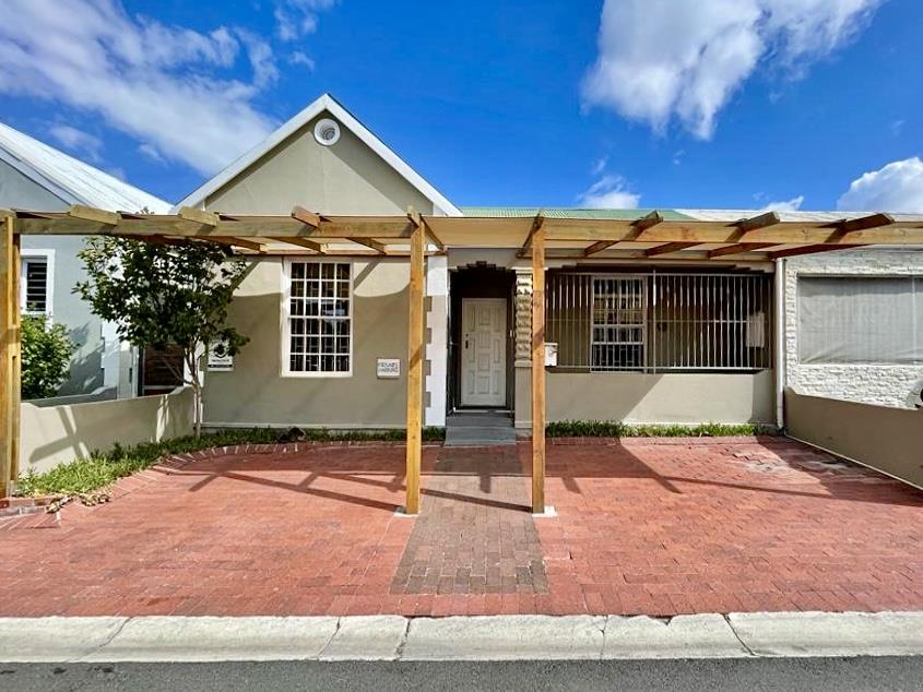 3 Bedroom House for Sale in Claremont