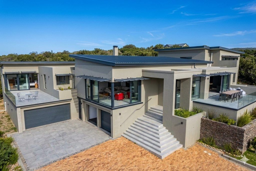 5 Bedroom House for Sale in Pezula Private Estate