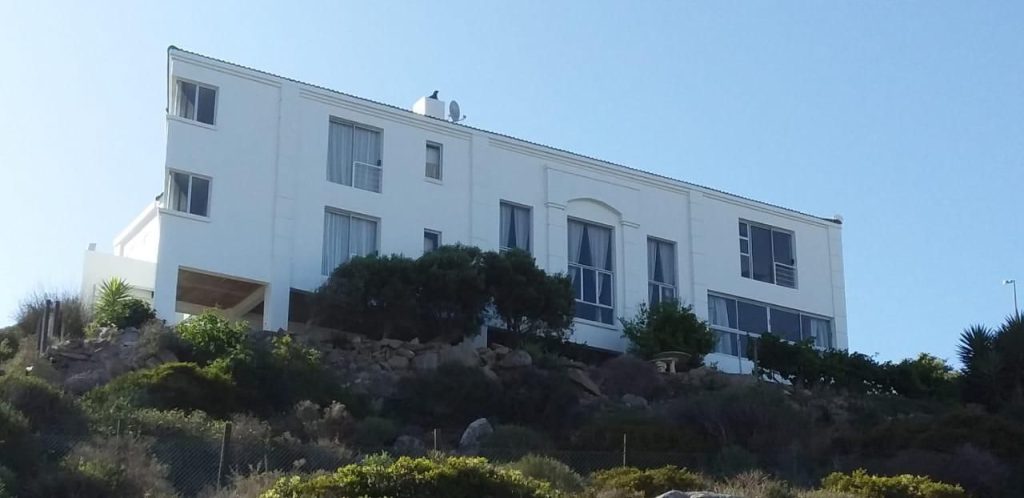 4 Bedroom House For Sale in Saldanha Heights