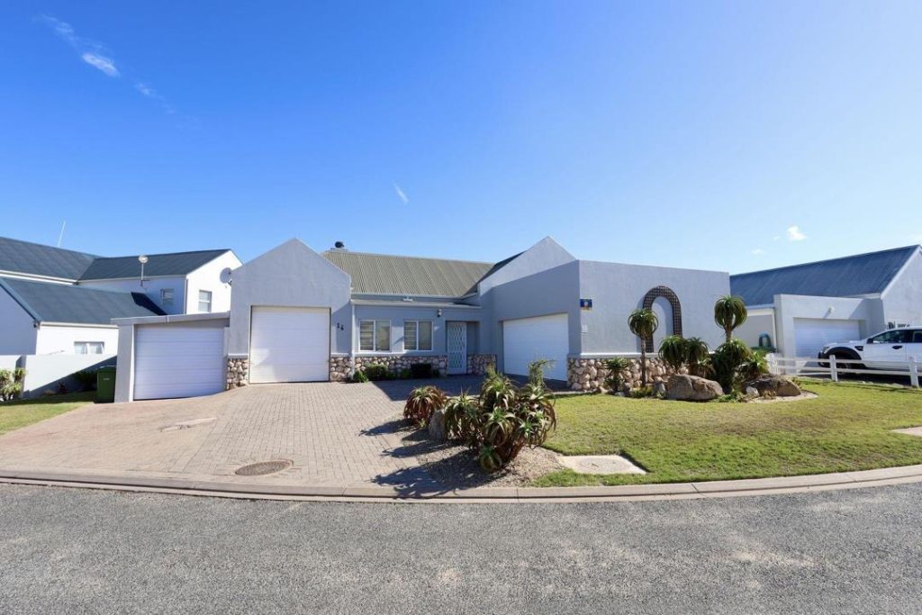 3 Bedroom House To Rent in Laguna Sands