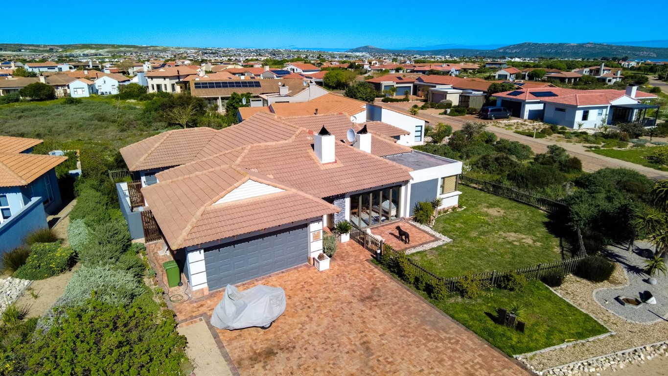 Luxury Living in an Exclusive Golf Estate