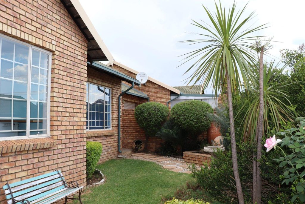 3 Bedroom Apartment / Flat for Sale in Amberfield