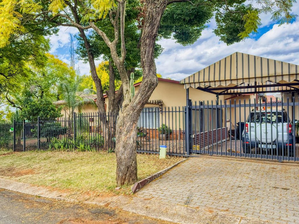 4 Bedroom House for Sale in Claremont, Pretoria