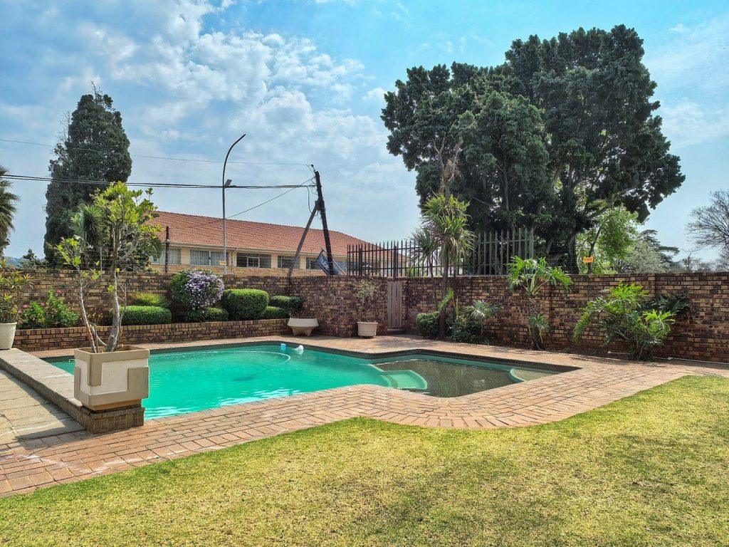 3 Bedroom Apartment / Flat to Rent in Fairland