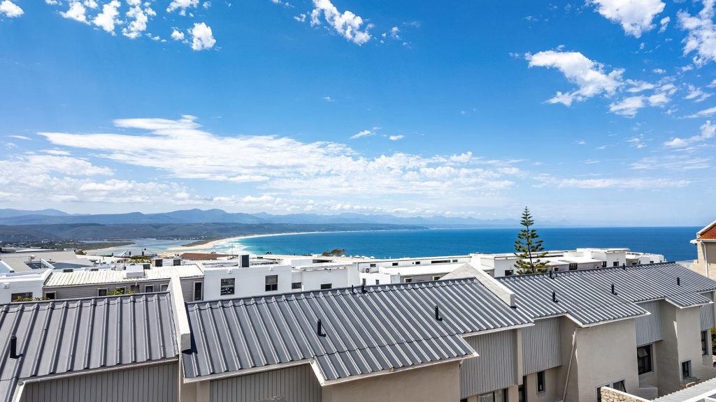 4 Bedroom Apartment / Flat to Rent in Plettenberg Bay Central