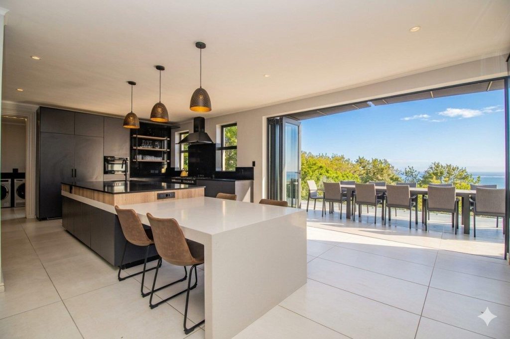 5 Bedroom House for Sale in Pezula Private Estate