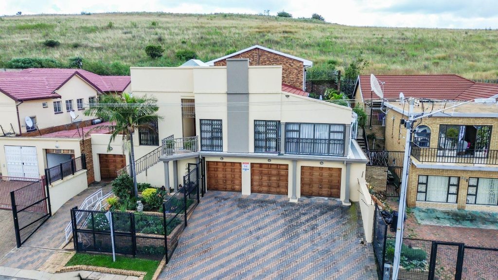 5 Bedroom House for Sale in Laudium