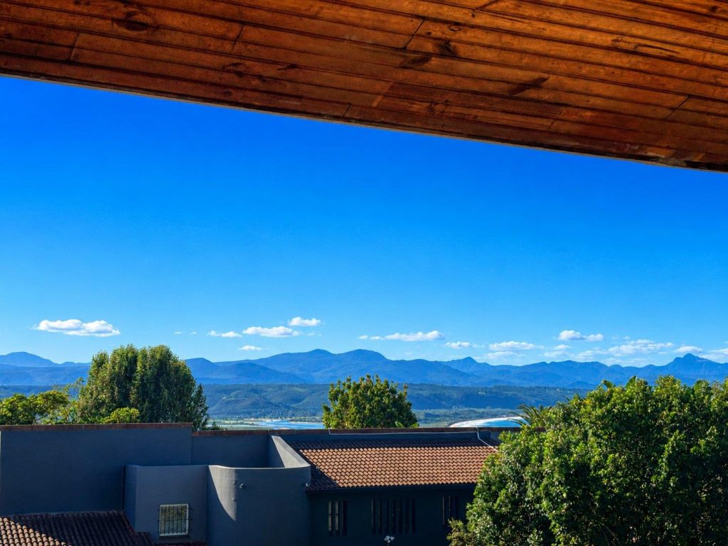 6 Bedroom House for Sale in Plettenberg Bay Central