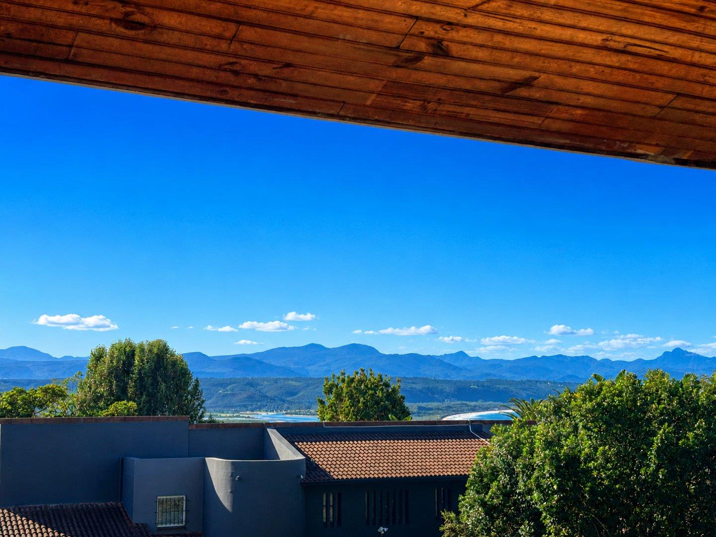 6 Bedroom House for Sale in Plettenberg Bay Central