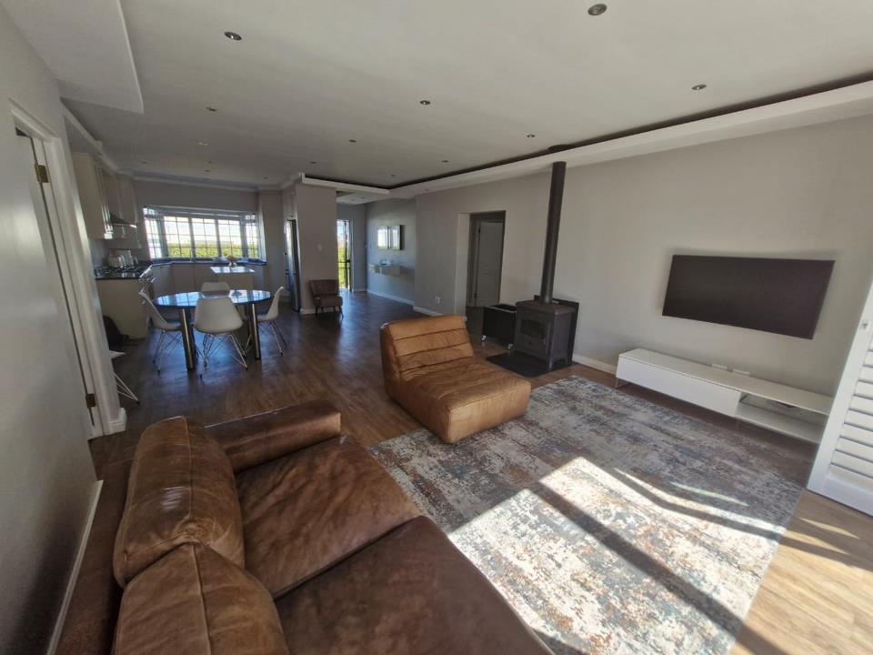 4 Bedroom House to Rent in Claremont
