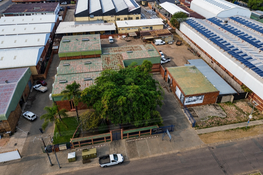 Commercial / Industral Property in Silverton