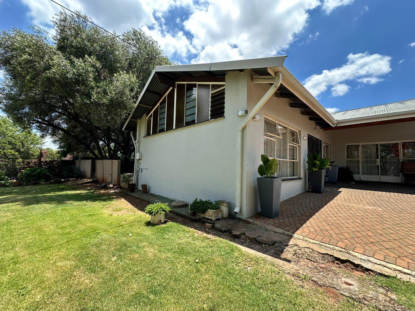 3 Bedroom House to Rent in Valhalla