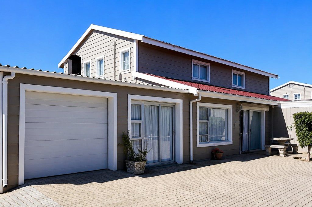 2 Bedroom Townhouse for Sale in Hartenbos Central
